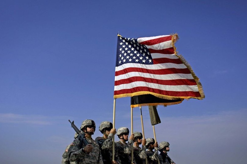 US soldiers carry an American flag in Iraq. (David Furst, file photo: AFP)
