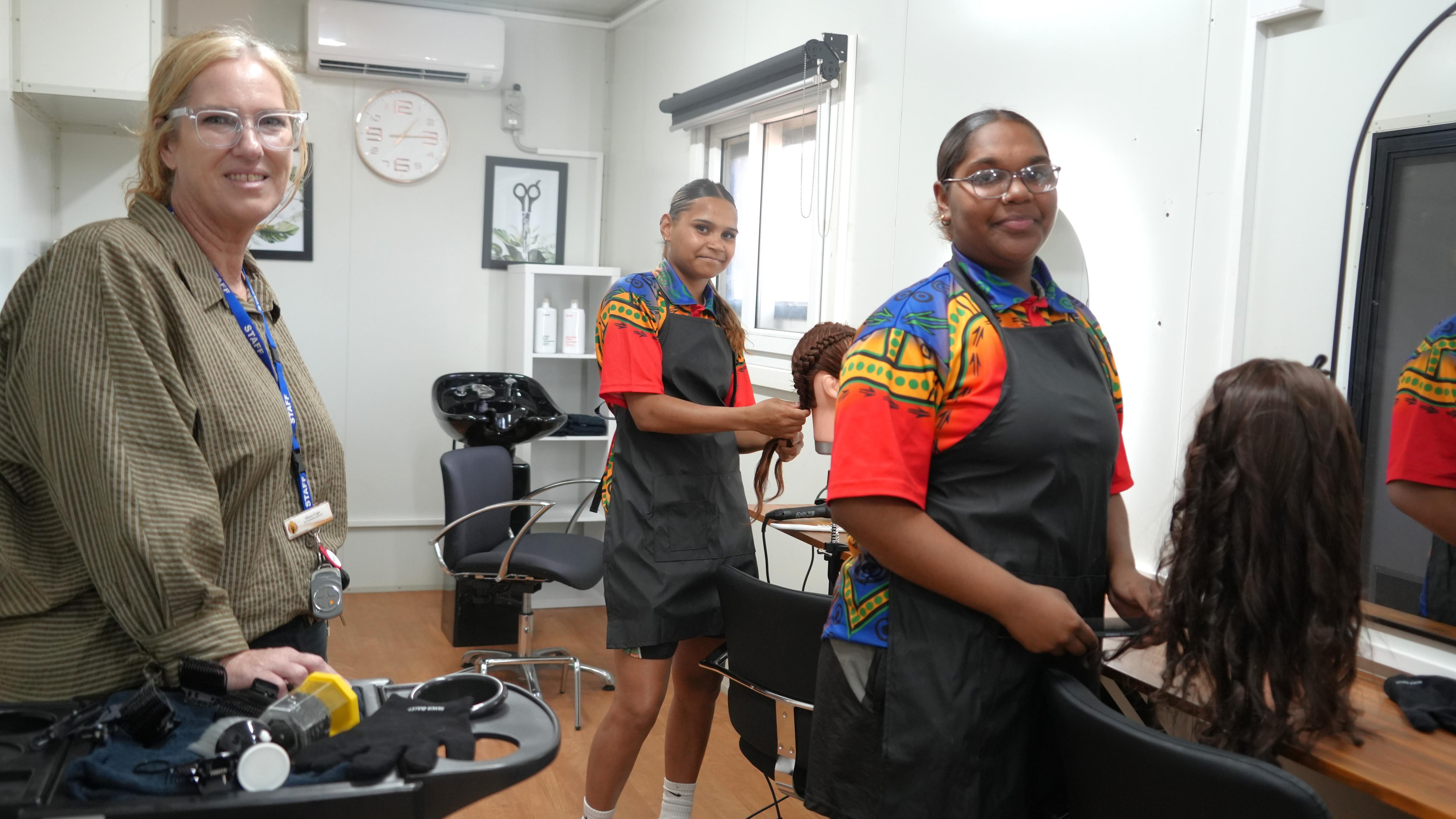 Students run hairdressers and cafe at remote Indigenous school