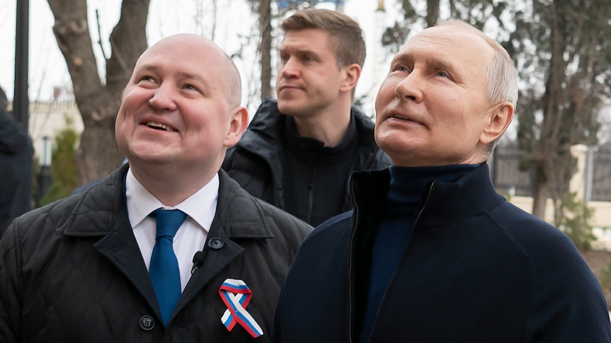 Vladimir Putin (right) and Sevastopol Governor looking up.