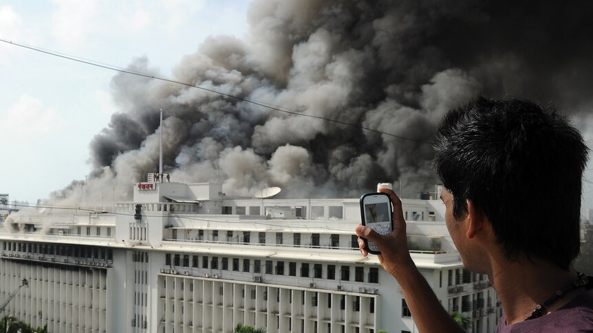 Fire rips through government building in Mumbai