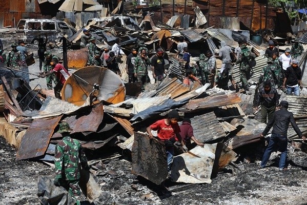 Puing-puing bangunan sisa kerusuhan Wamena.