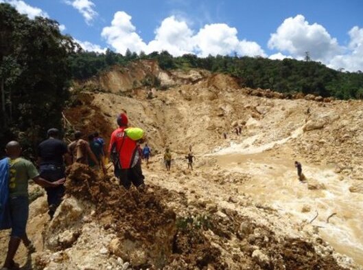 Rain hinders PNG landslide rescue effort - ABC News