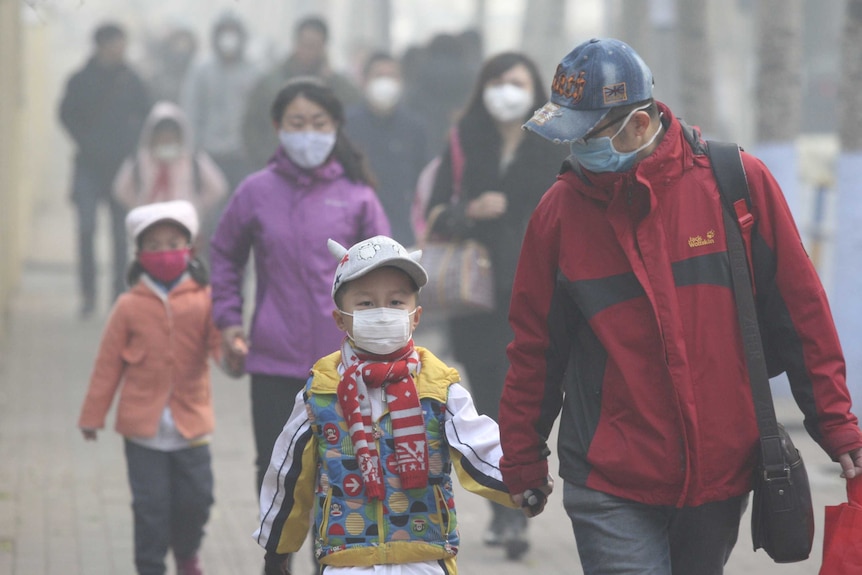 最新报告显示，中国在改善空气污染方面取得了一定的进展，整个国家已经不在10个最差空气质量国家的榜单之上了。