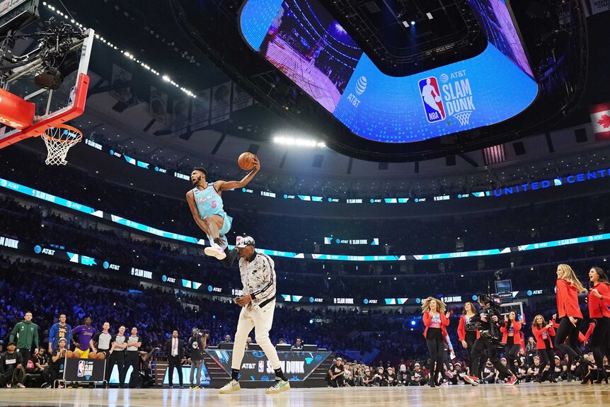 NBA star emulates dad with epic dunk contest slam