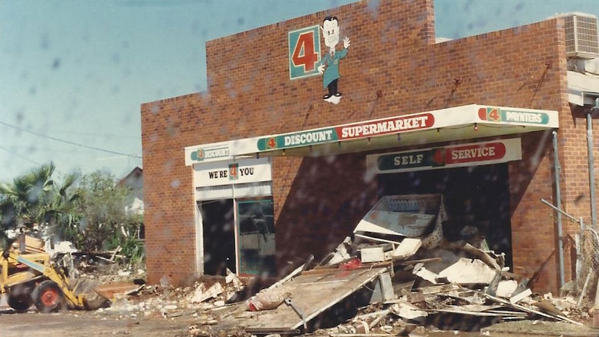Flood-damaged supermarket in Charleville in 1990