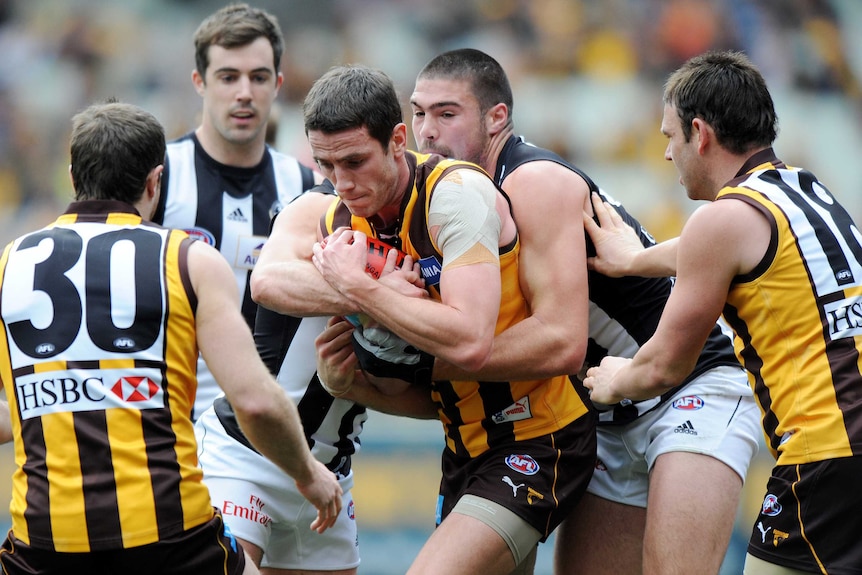 Collingwood's Chris Dawes tackles Hawthorn's Thomas Murphy in round 22, 2010 at the MCG.