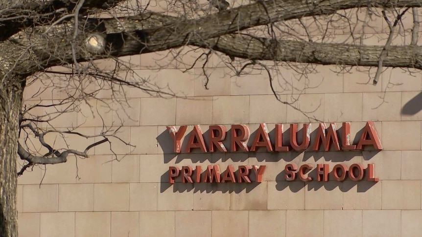 Lettering for Yarralumla Primary School on a wall.