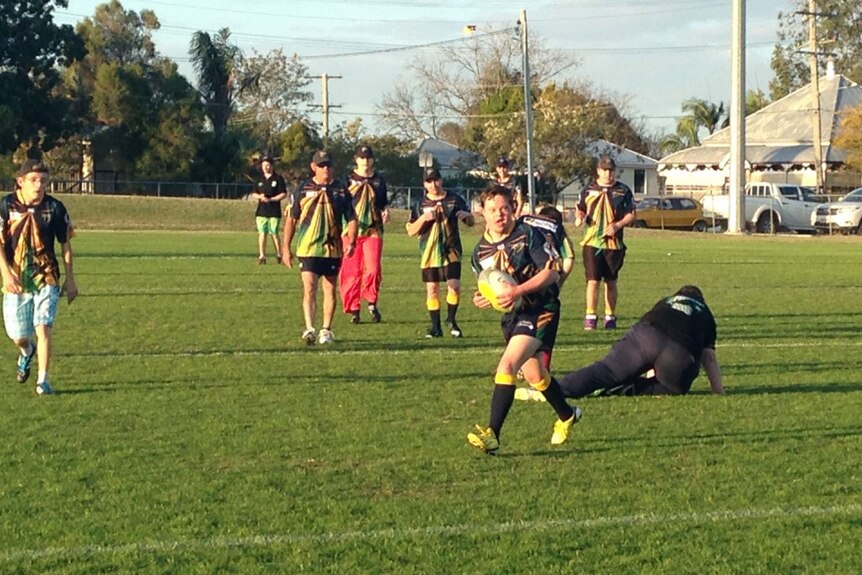 Player Grant Fullarton running with the ball