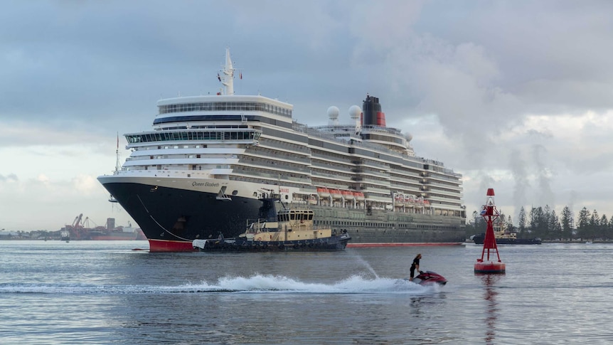 Queen Elizabeth berthing.