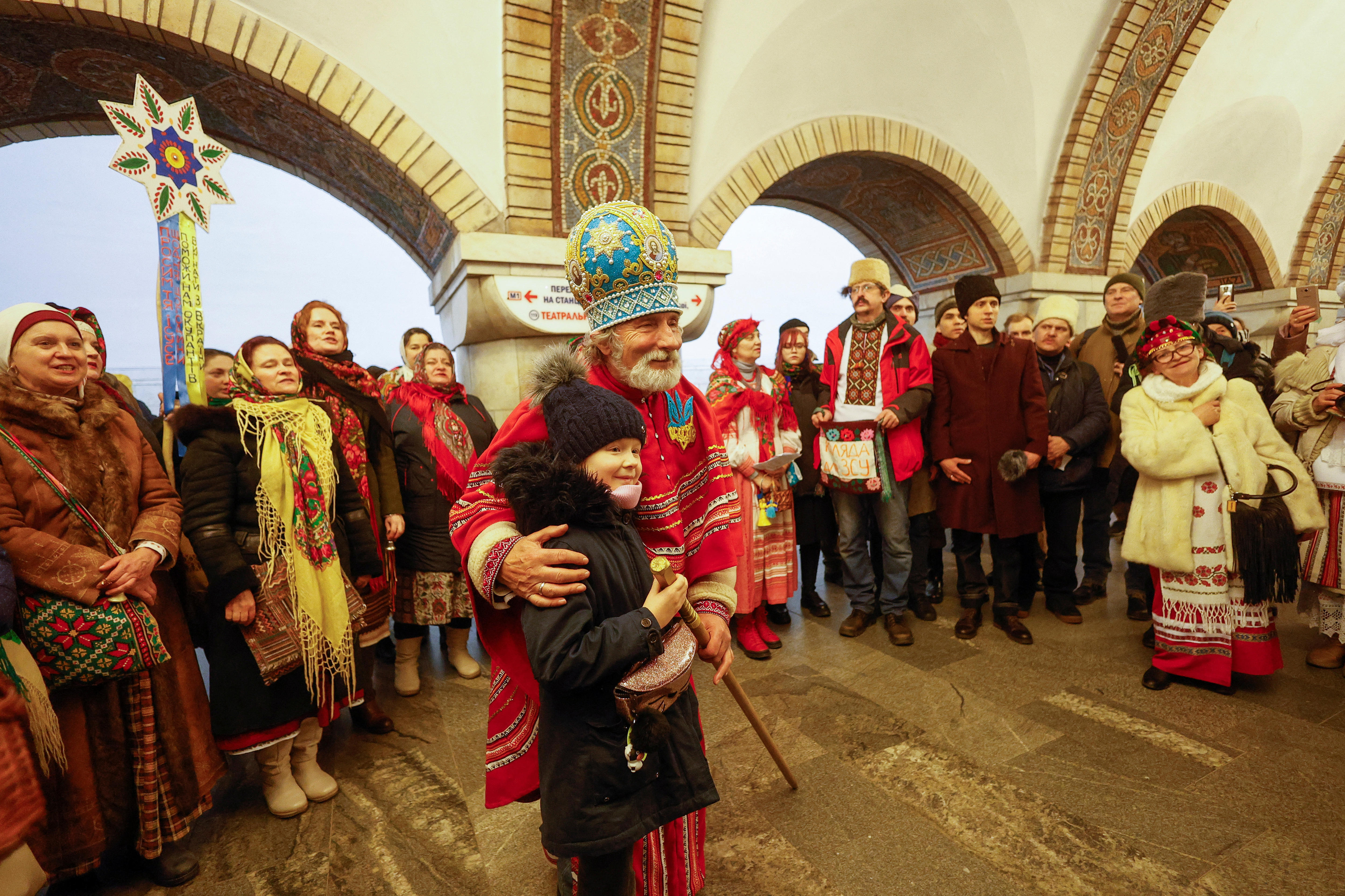 Listen to christmas carols in full