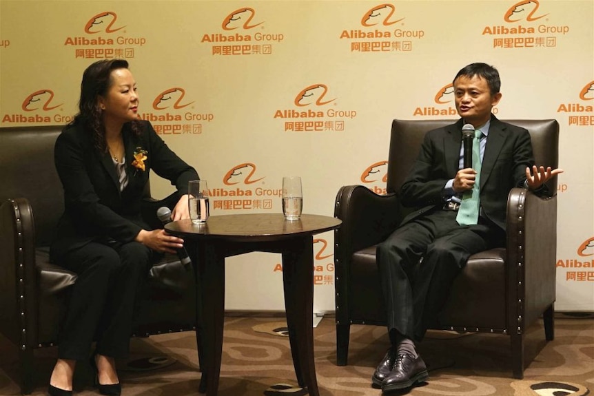 阿里巴巴创始人马云（右）和阿里巴巴集团澳新地区总裁周岚2016年在阿里首次进驻澳大利亚时举行新闻会。