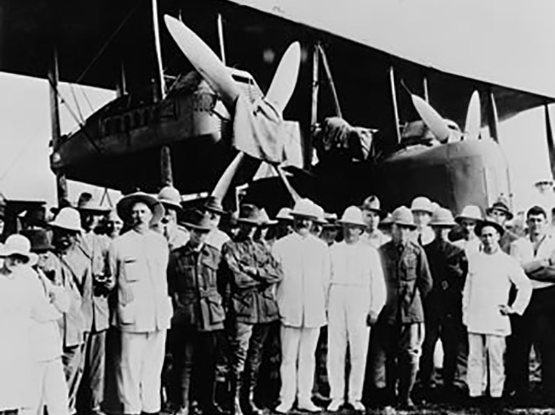 Ross and Keith Smith (right, in khaki) with their mechanics, James Bennett and Wally Shiers (in slouch hats) arrive in Darwin