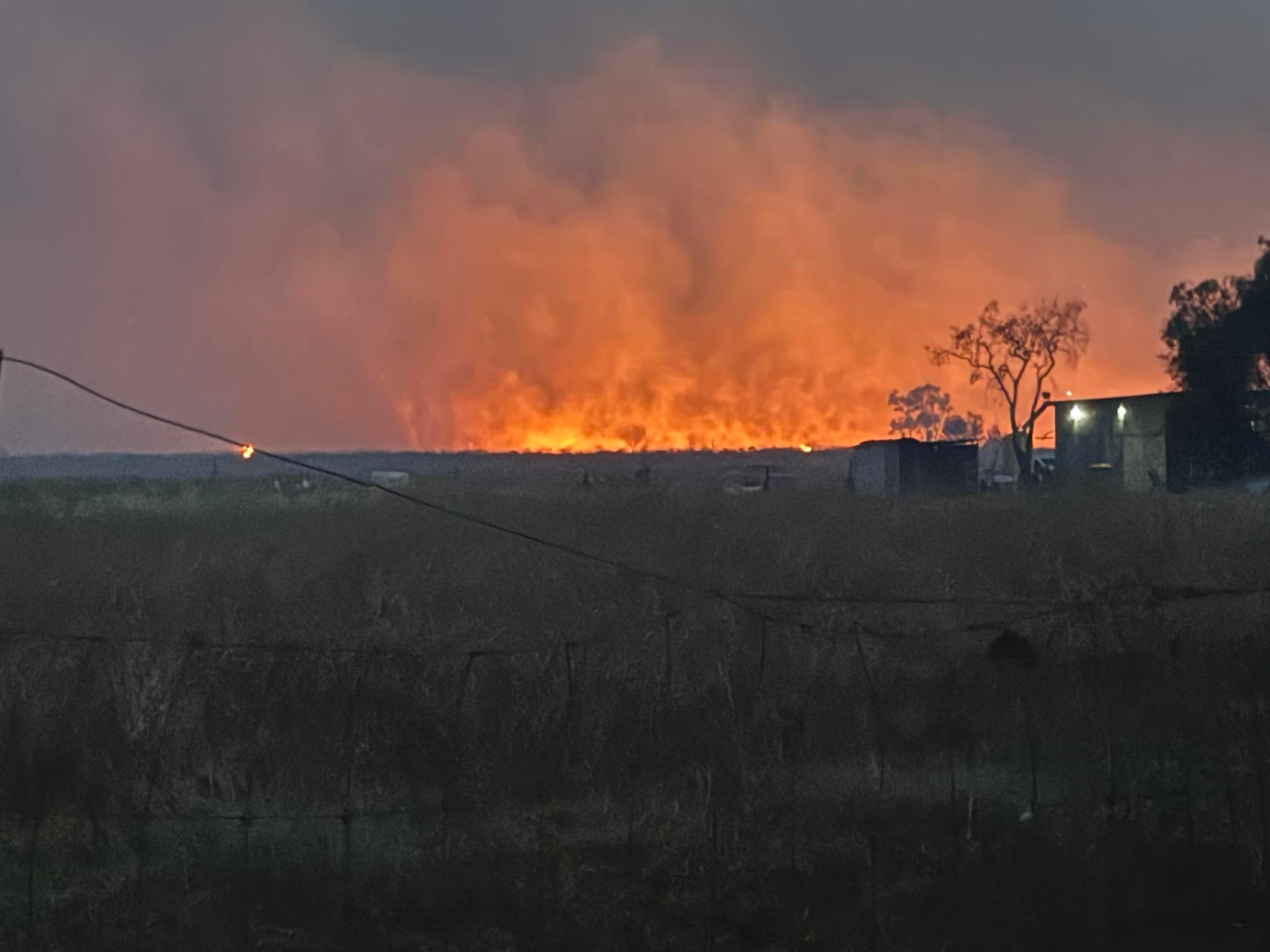 Queensland Town Evacuated On Bushfire Fears - ABC Listen