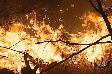Firefighters in the Yarra Valley are trying to contain a blaze that is threatening homes. (File photo)