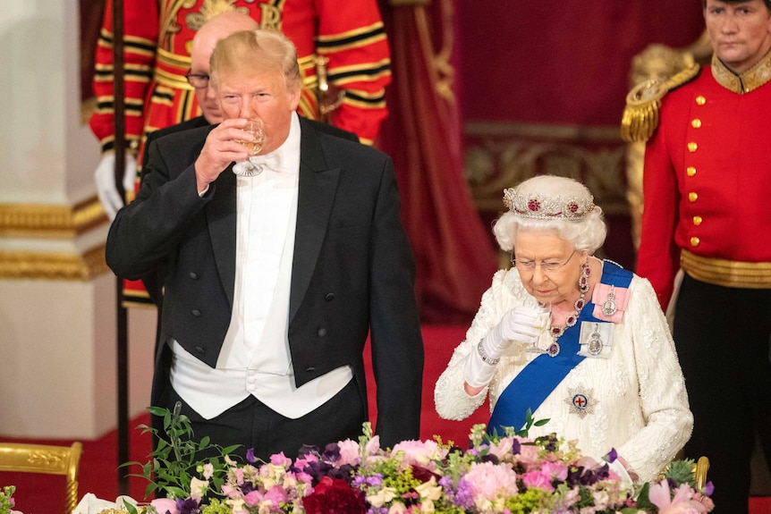 Donald Trump and Queen Elizabeth II toast during a state banquet.