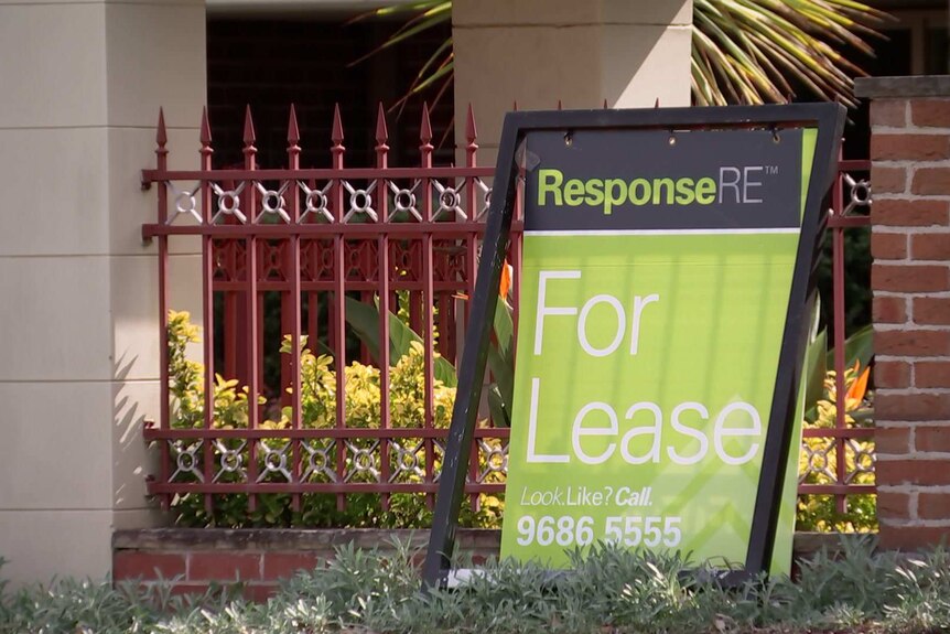 For Lease sign outside a house