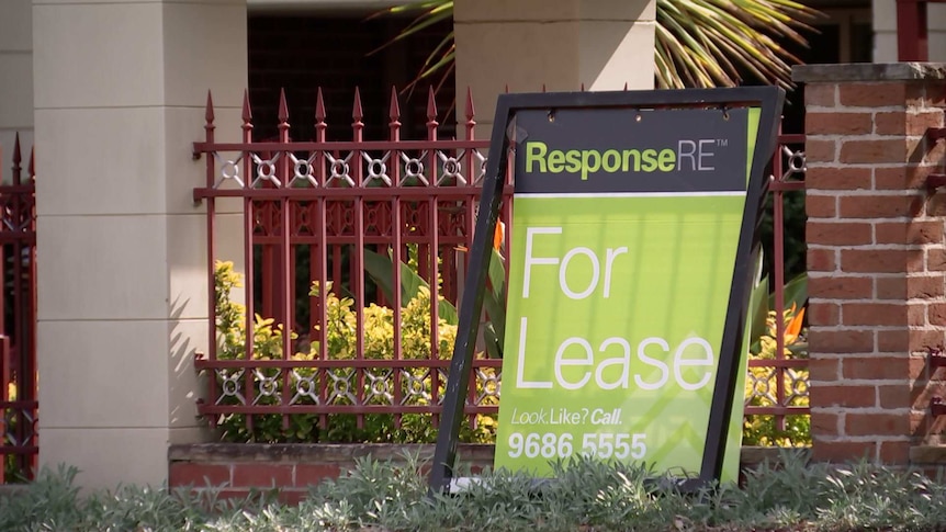 For Lease sign outside a house