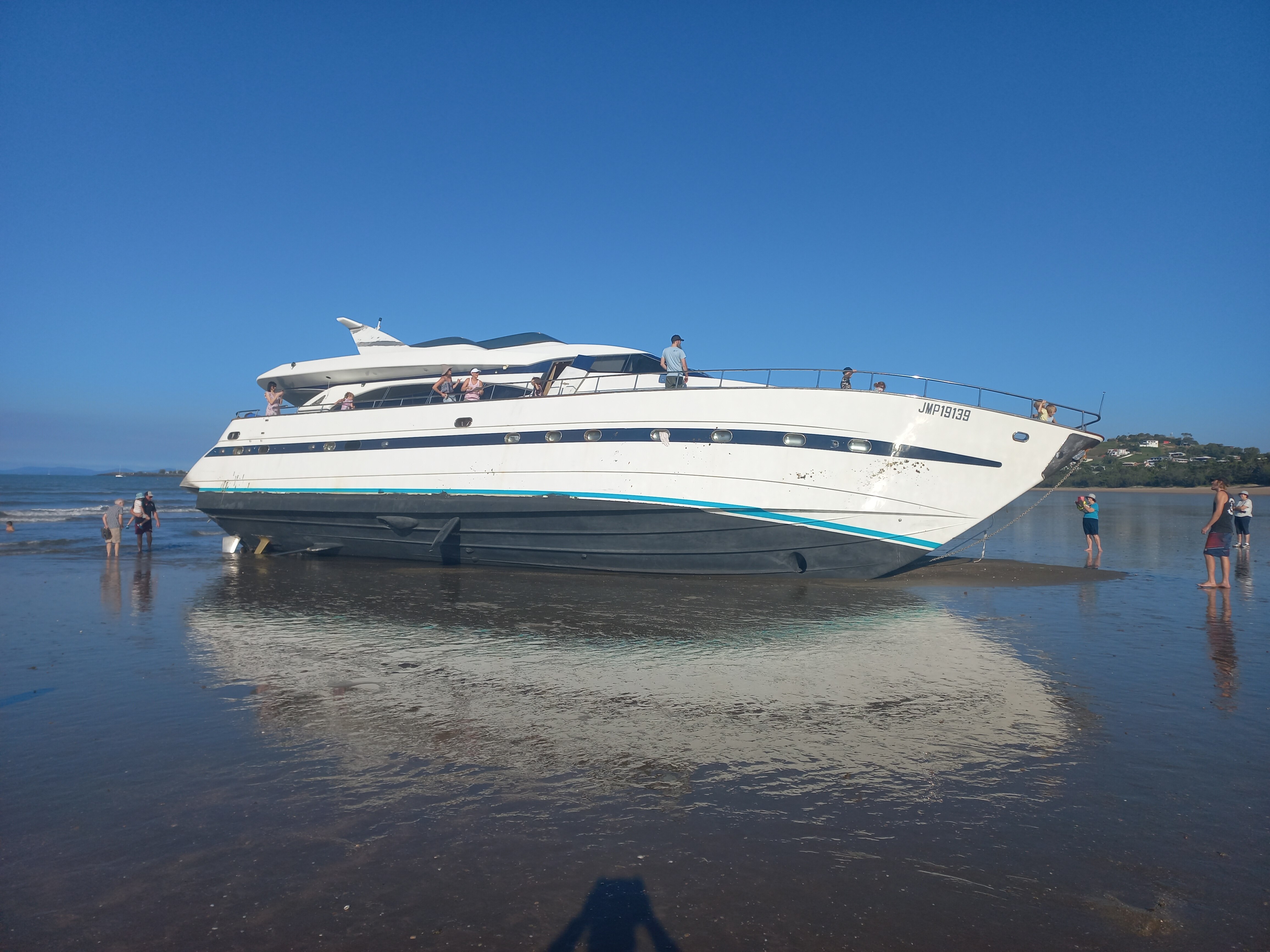 Sunken Luxury Yacht Still At Lammermoor Beach After Nearly A Week ...