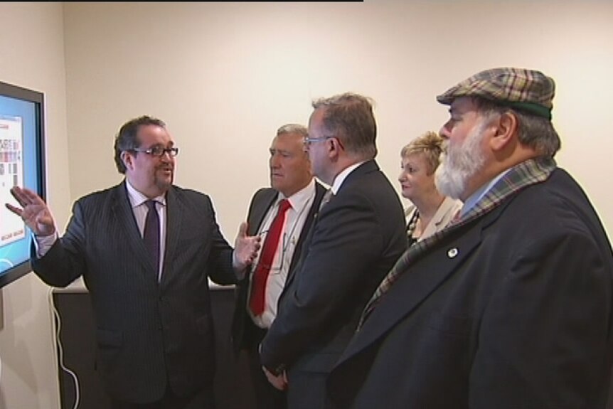 The Deputy Prime Minister Anthony Albanese campaigns in Lyons