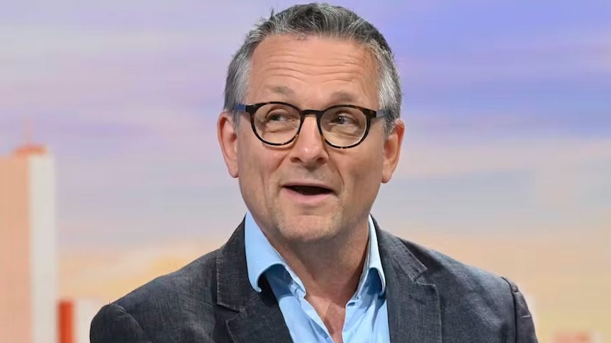 Picture of Michael Mosley speaking. There is a purple and cream background 