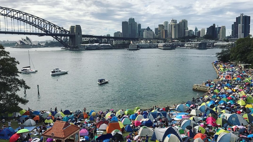 Crowds along Sydney Harbour in preparation for NYE