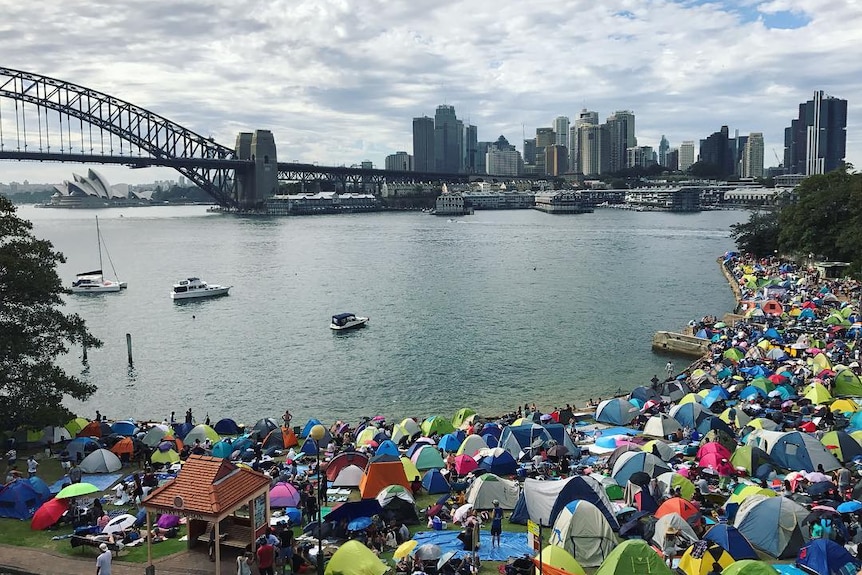 Crowds along Sydney Harbour in preparation for NYE