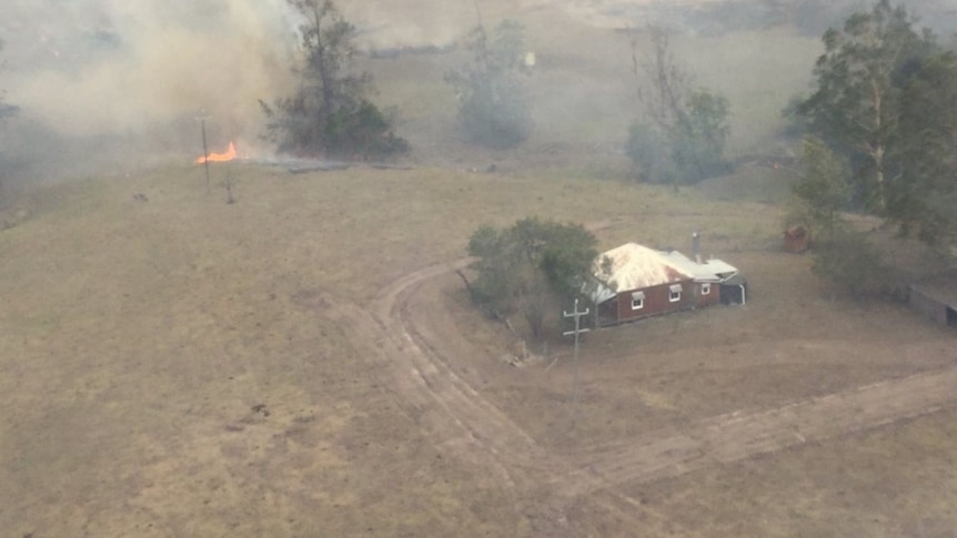 Slim Dusty's boyhood home saved from bushfire