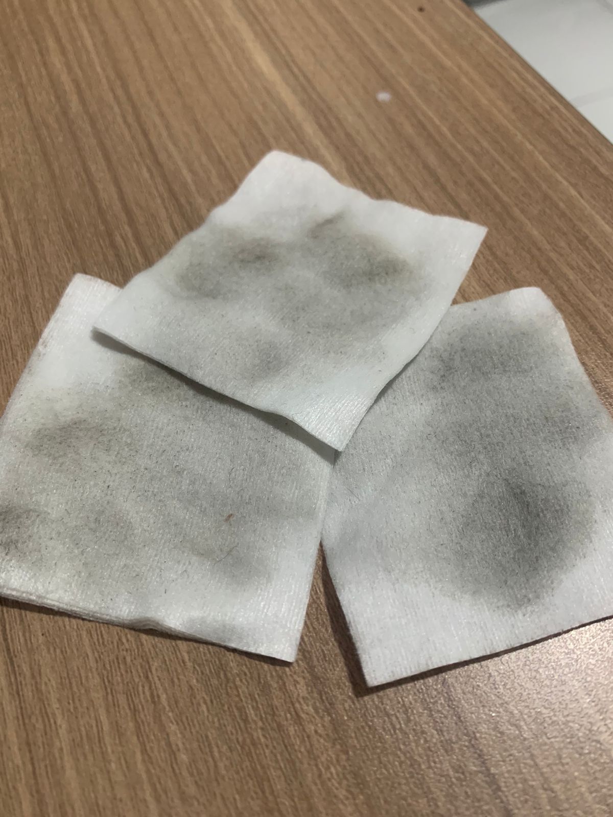 A picture of facial cotton showing dark colors.