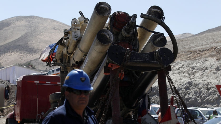 Drill arrives at site of trapped Chilean miners