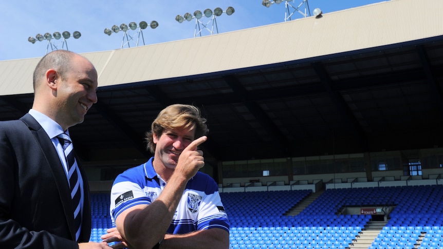 Bulldogs chief Todd Greenberg (L) is happy with the way his club handled the Des Hasler move.