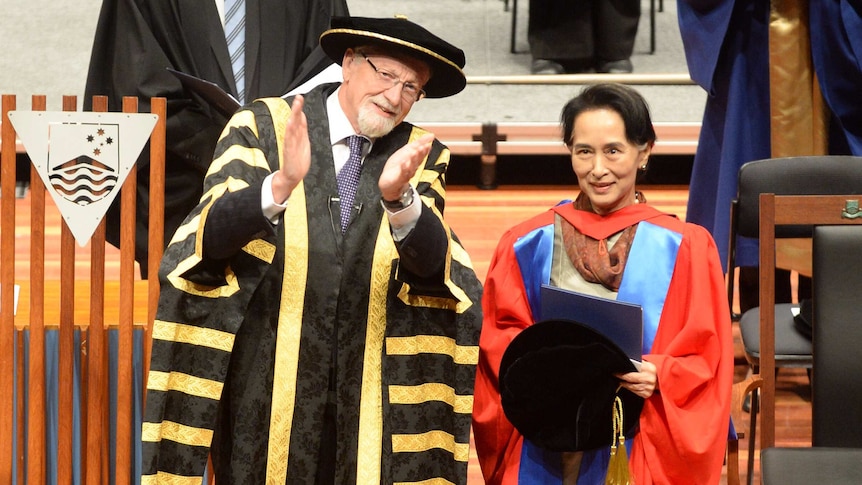 ANU vice-chancellor Gareth Evans presents Aung San Suu Kyi with her Doctorate of Letters.