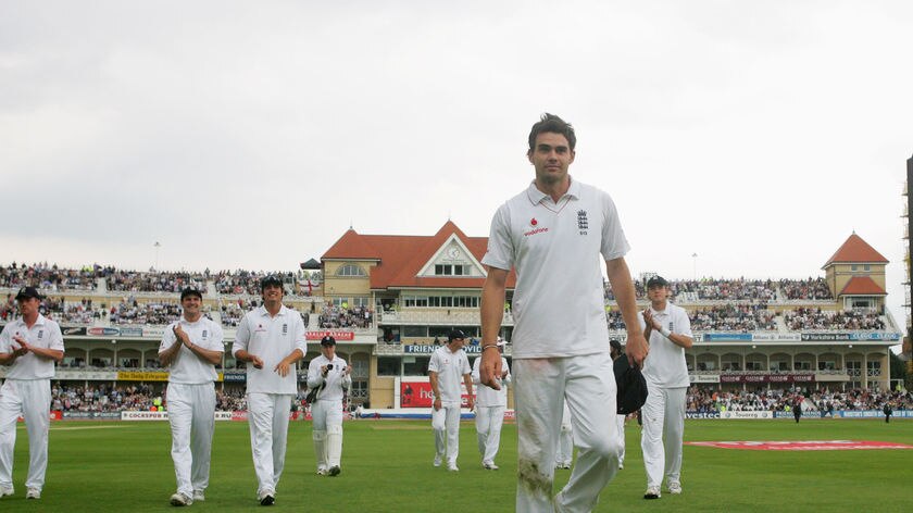 James Anderson puts New Zealand on the ropes