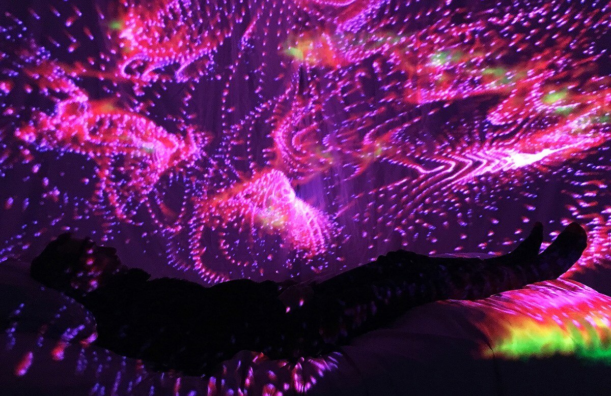 Virtual reality tool that reads and projects your brain waves ...