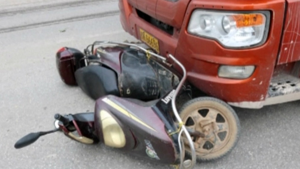 Scooter Rider Narrowly Escapes Death After Being Hit By Truck In China ...