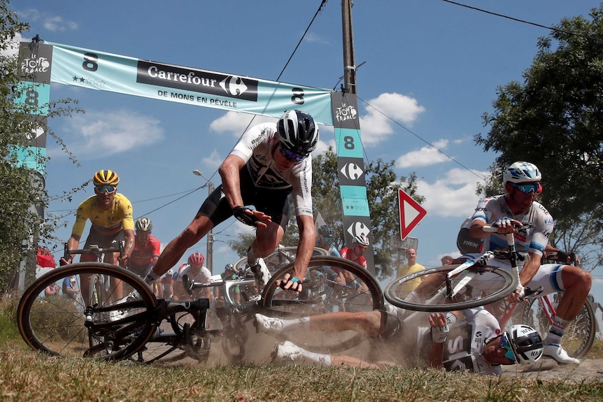 Chris Froome crashes at the Tour de France
