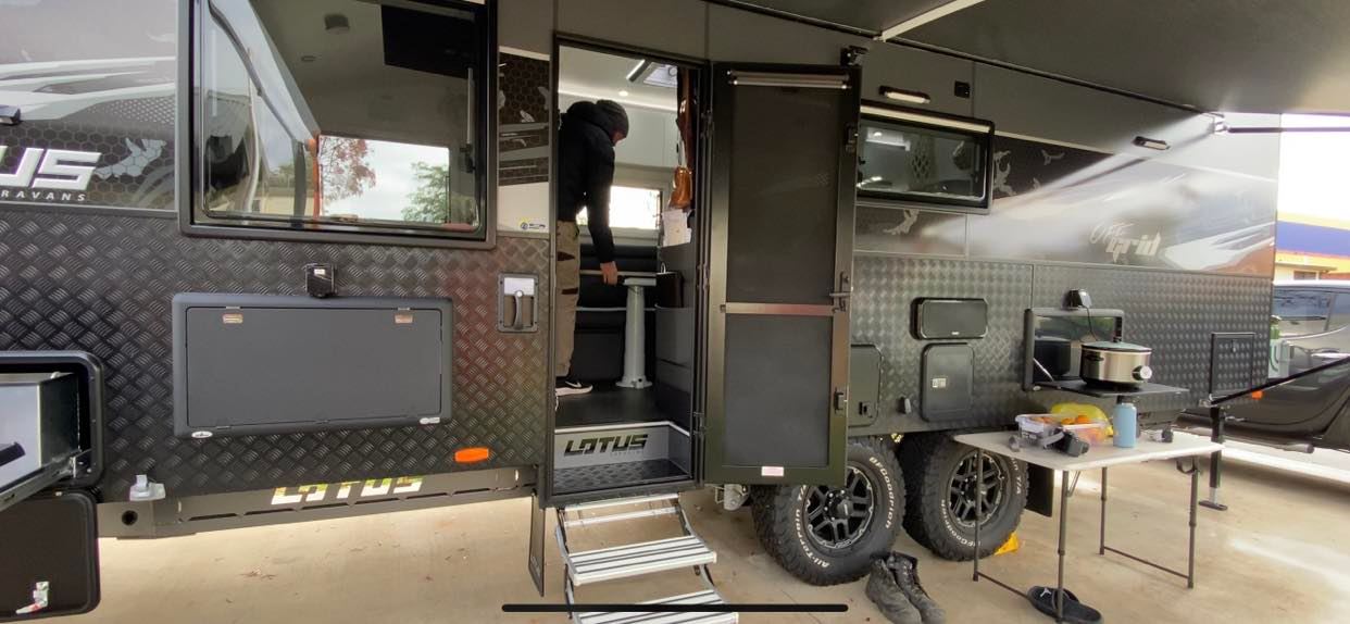 Young Nomads Sell Up In North West Victoria And Hit The Road With Daughters In Off Grid Caravan Abc News