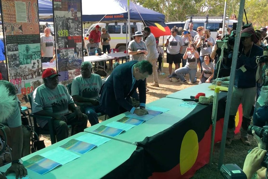 Chief Minister Michael Gunner signs the memorandum of understanding