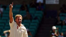 Shane Warne appeals for the wicket of Yasir Hameed, SCG