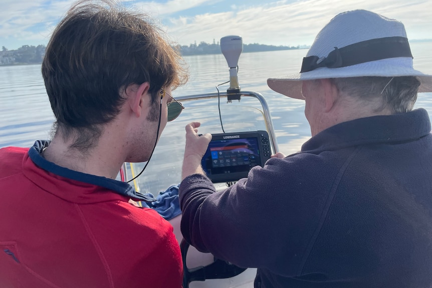 Patrick and Ian use a sidescan to pinpoint the right place to dive. 
