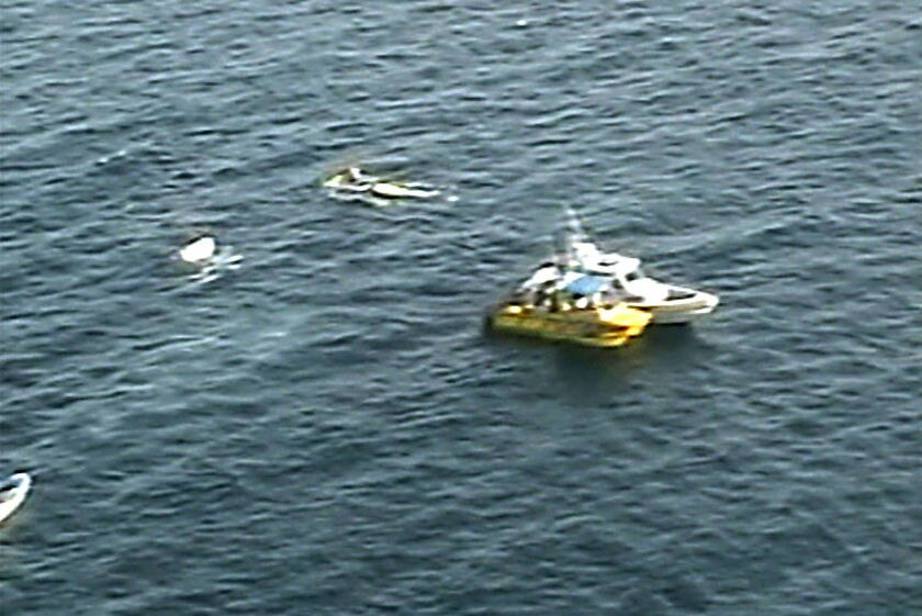 Two killed in plane crash off south-east Qld coast - ABC News