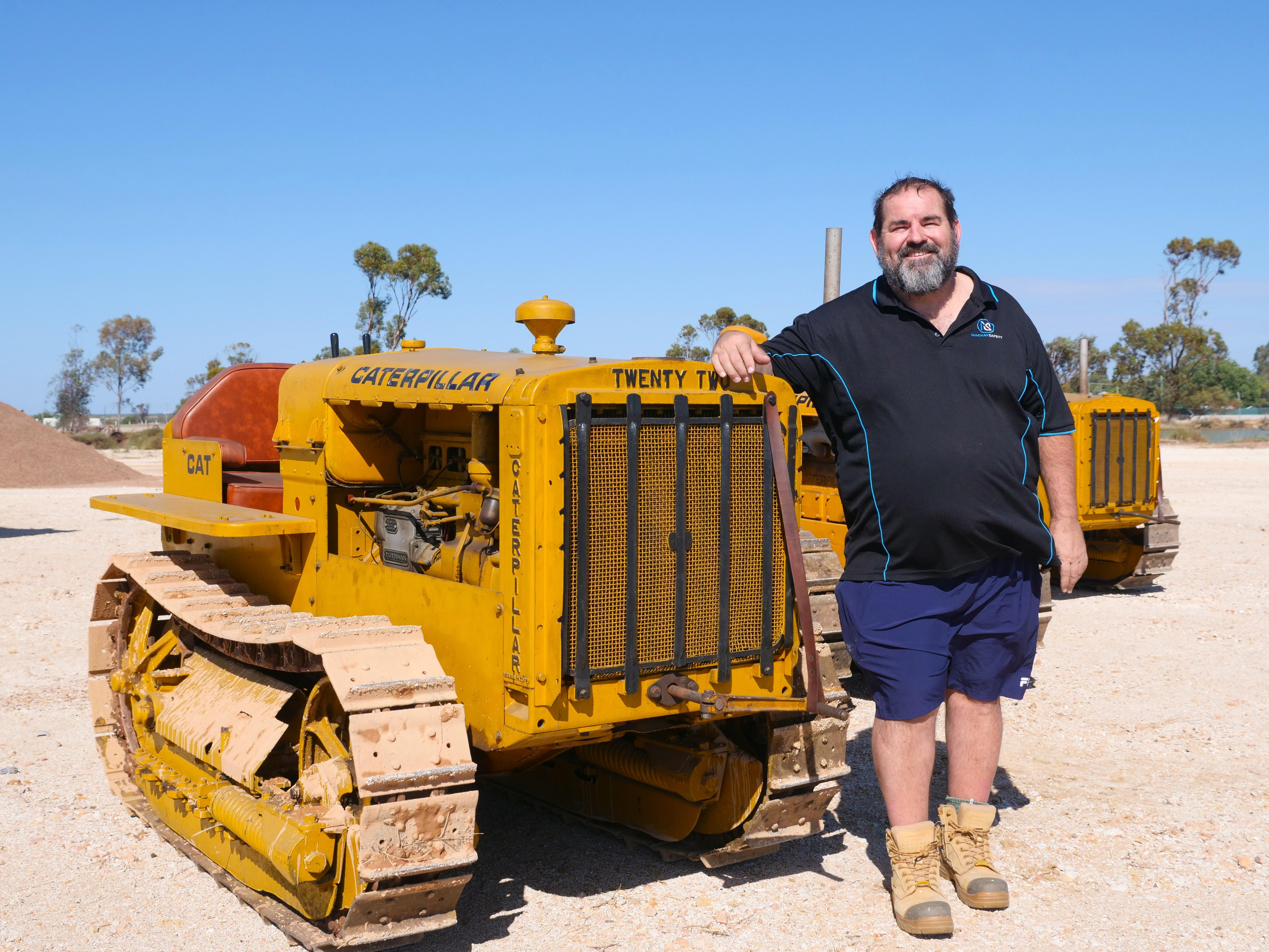 Historical tractors arrive at outback's 800-metre long Machinery Mile