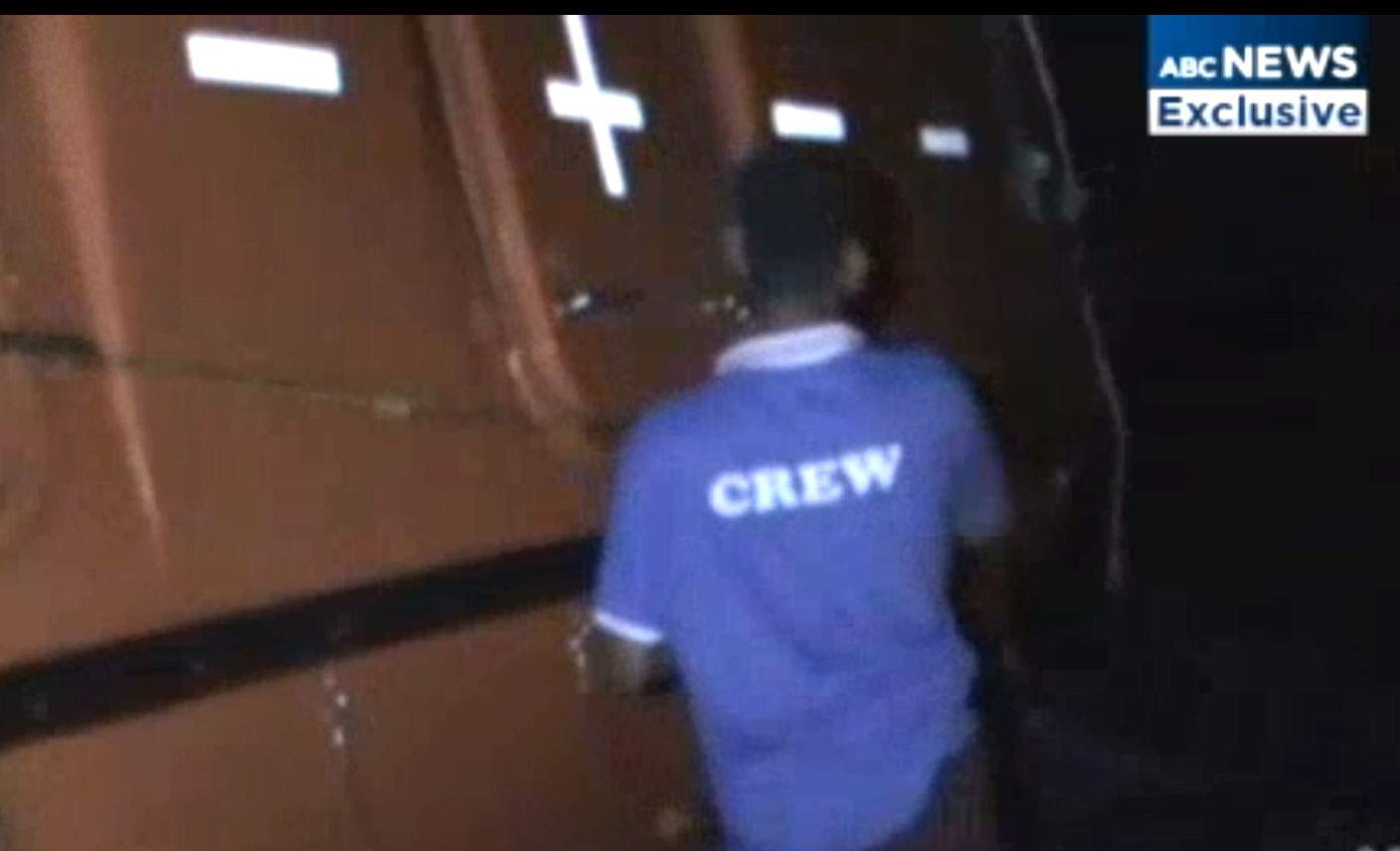 Lifeboat carrying asylum seekers lands on Indonesian coast - ABC News