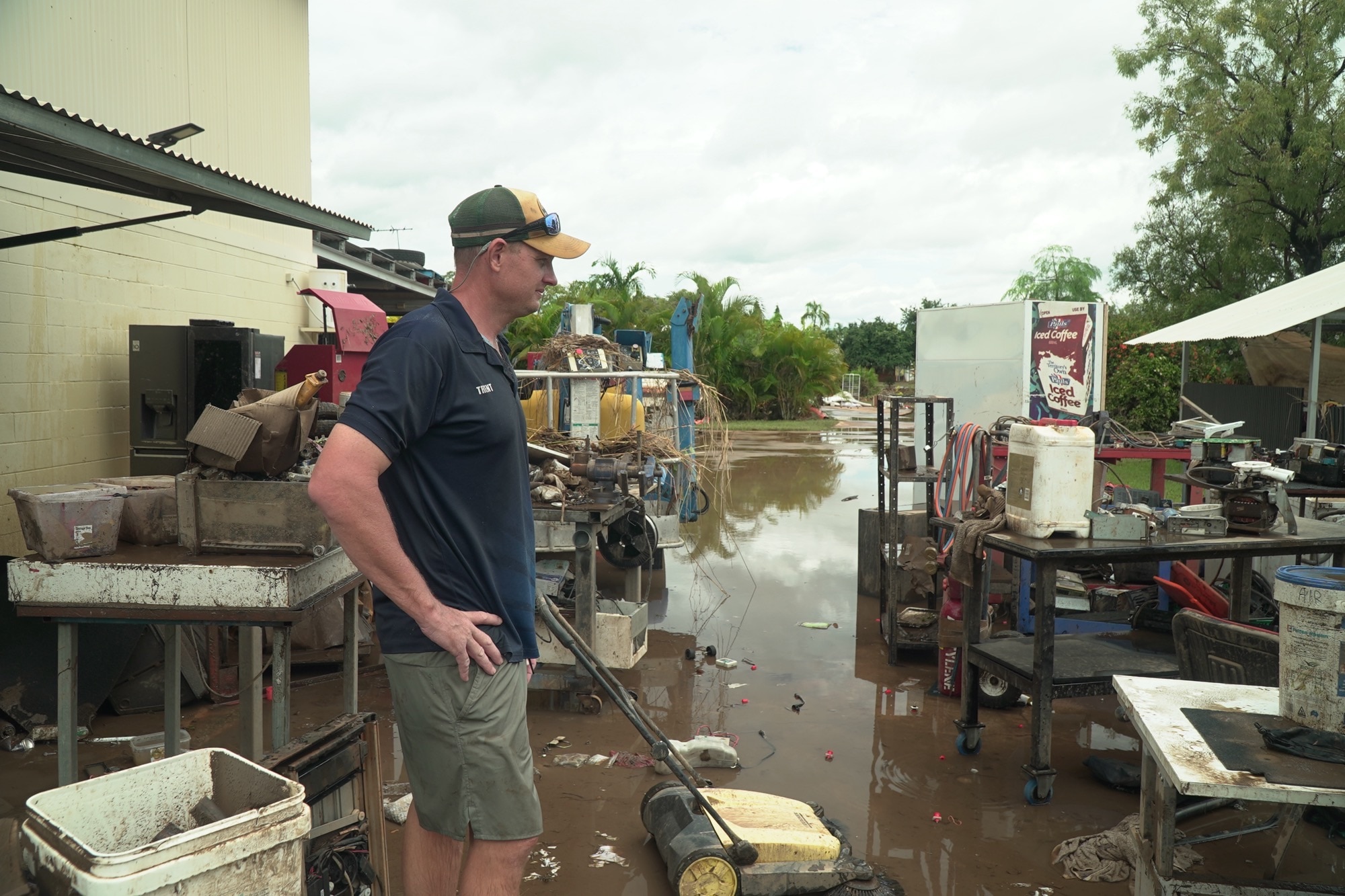 Katherine locals survey flood damage as volunteers rally to help