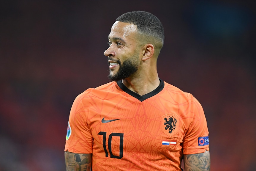 Mephis Depay smiles
