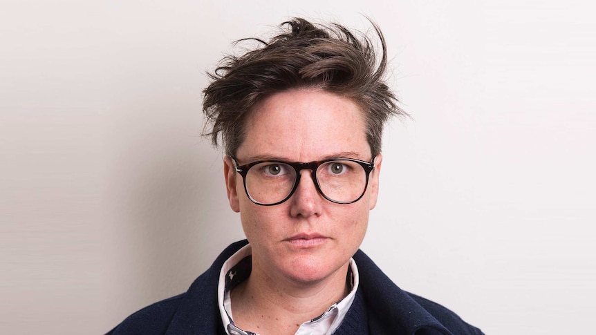 Hannah Gadsby slams Netflix executive Sarandos for dragging her name into defence of Dave Chappelle - ABC News