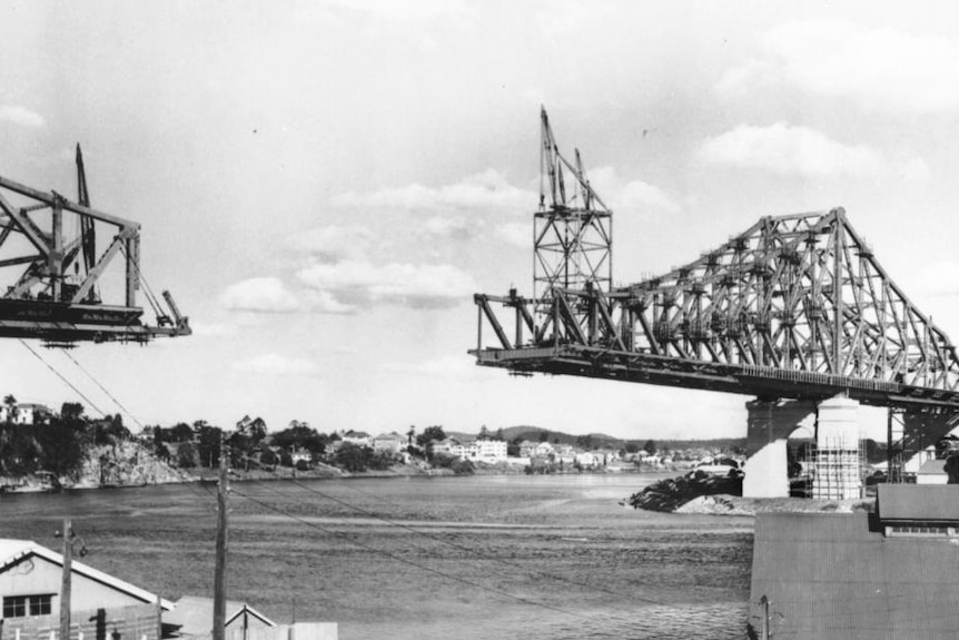 Brisbane's Story Bridge under construction in 1939