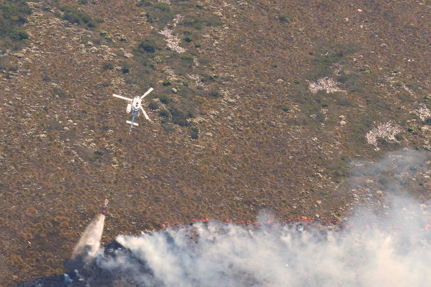 Water bombing helicopter attacks fire in Tasmania