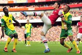 Mesut Ozil scores against Norwich City with overhead