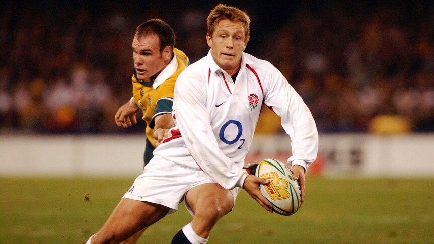 Jonny Wilkinson runs with the ball in both hands