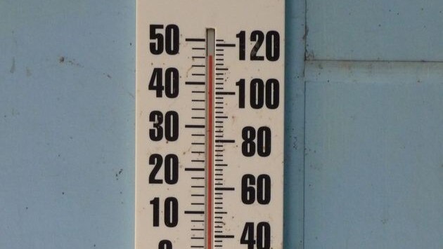 A thermometer show a maximum temperature of 47 degrees Celsius